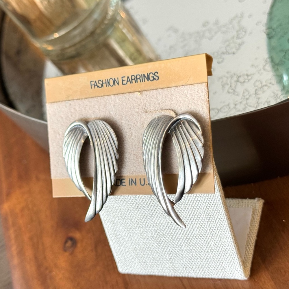 Vintage Silver Metal Wing Earrings - Picture 3 of 6